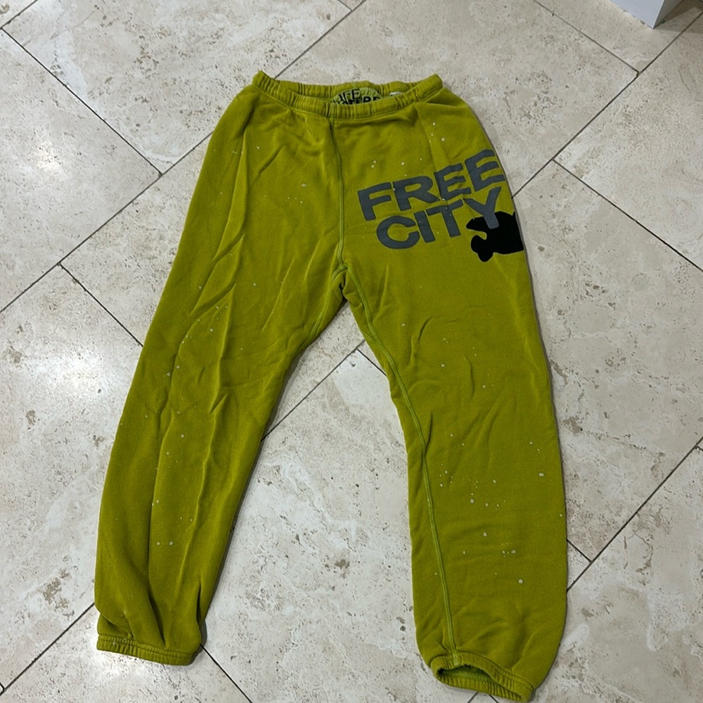 Free city sweatpants